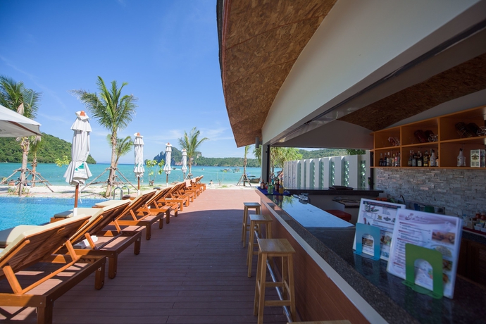 Imagen de la piscina del Hotel Phi Phi Harbour View. Foto 19
