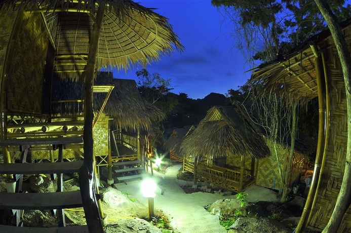 Imagen de los exteriores del Hotel Phi Phi Hill Bamboo Bungalow. Foto 11