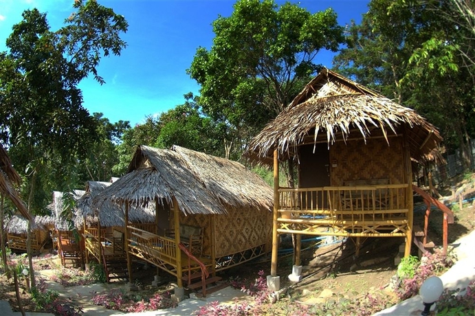 Imagen de los exteriores del Hotel Phi Phi Hill Bamboo Bungalow. Foto 12