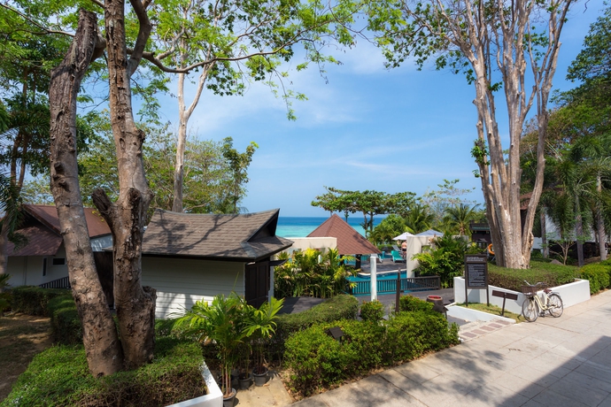 Imagen de la piscina del Hotel Phi Phi Holiday Resort. Foto 15