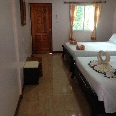 Imagen de la habitación del Hotel Phi Phi Jungle Hill Bungalow. Foto 34