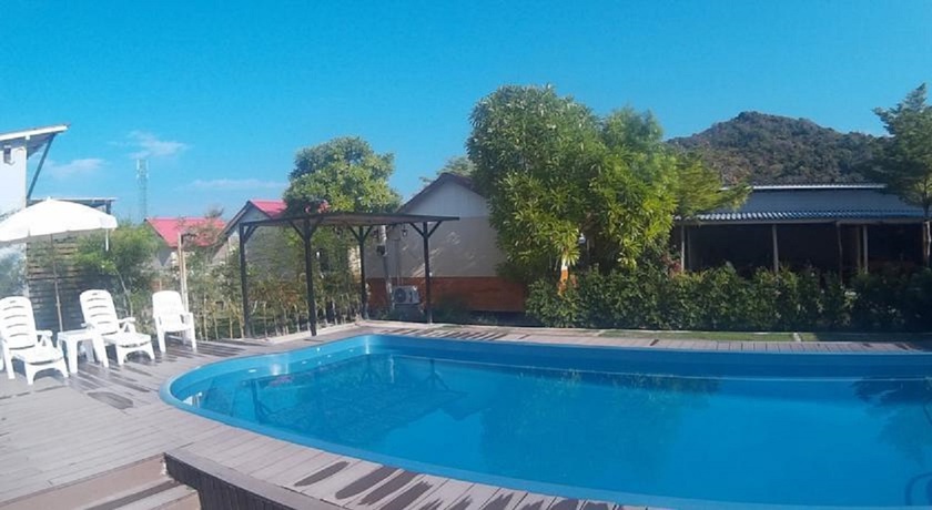 Imagen de la piscina del Hotel Phi Phi Little Star Resort. Foto 9