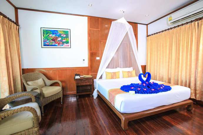 Imagen de la habitación del Hotel Phi Phi Natural Resort. Foto 12