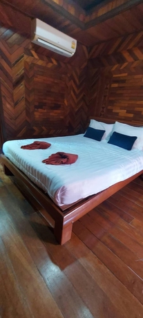 Imagen de la habitación del Hotel Phi Phi Sandsea View Resort. Foto 13