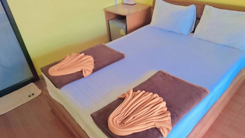 Imagen de la habitación del Hotel Phi Phi Sandsea View Resort. Foto 15