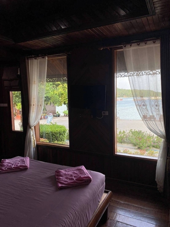 Imagen de la habitación del Hotel Phi Phi Sandsea View Resort. Foto 18
