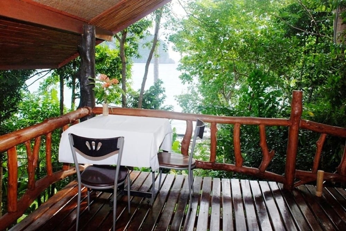 Imagen del bar/restaurante del Hotel Phi Phi Sunset Bay Resort. Foto 5