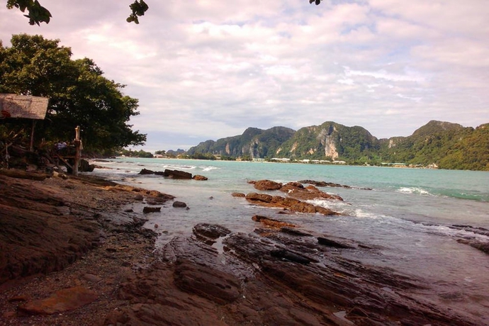 Imagen de los exteriores del Hotel Phi Phi Sunset Bay Resort. Foto 15