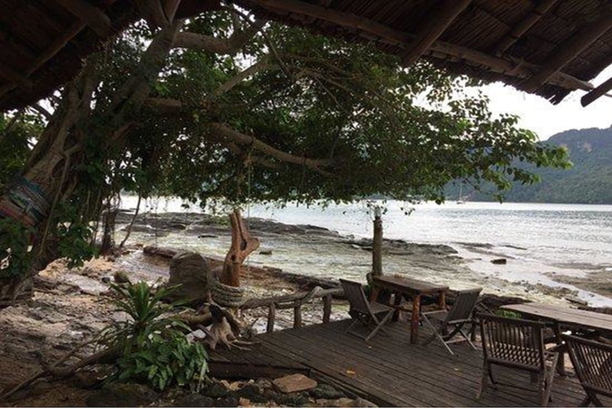 Imagen de los exteriores del Hotel Phi Phi Sunset Bay Resort. Foto 17