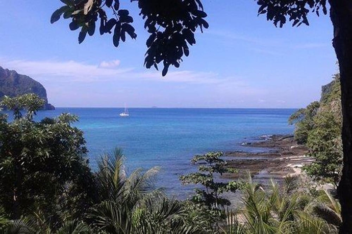 Imagen de los exteriores del Hotel Phi Phi Sunset Bay Resort. Foto 18