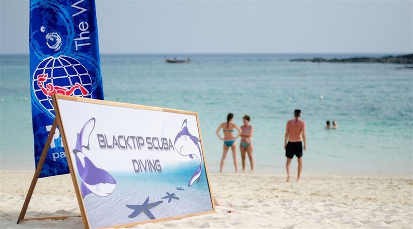 Imagen de los exteriores del Hotel Phi Phi The Beach Resort. Foto 9