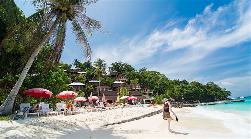 Imagen de los exteriores del Hotel Phi Phi The Beach Resort. Foto 10