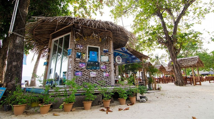 Imagen de los exteriores del Hotel Phi Phi The Beach Resort. Foto 12