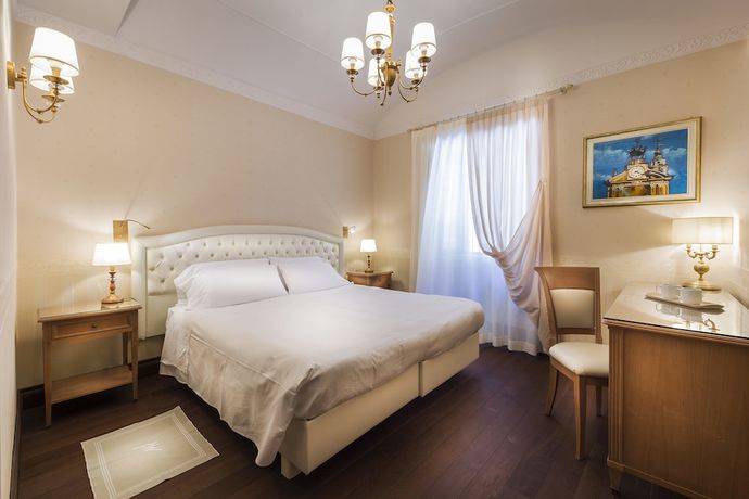 Imagen de la habitación del Hotel Phi Principe. Foto 1