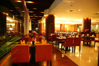 Imagen del bar/restaurante del Hotel Phi Semesta. Foto 2