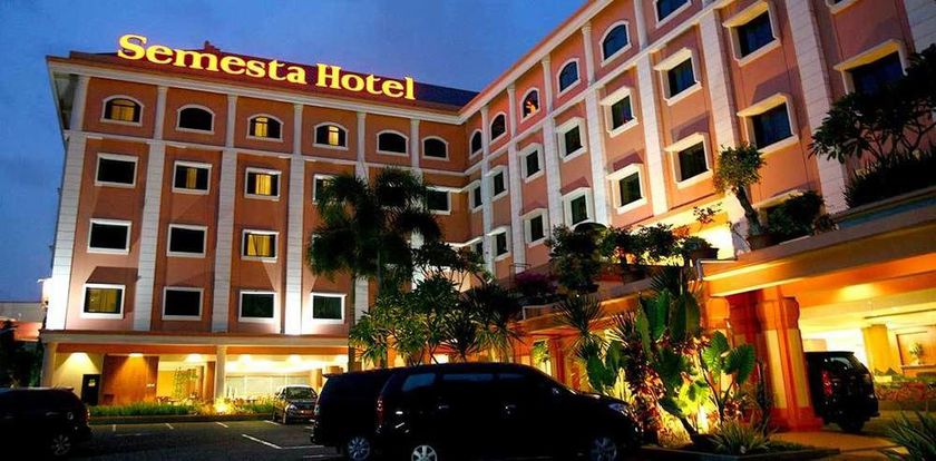 Imagen de los exteriores del Hotel Phi Semesta. Foto 10