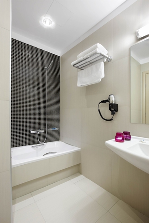 Imagen de la habitación del Hotel Phidias Piraeus. Foto 13