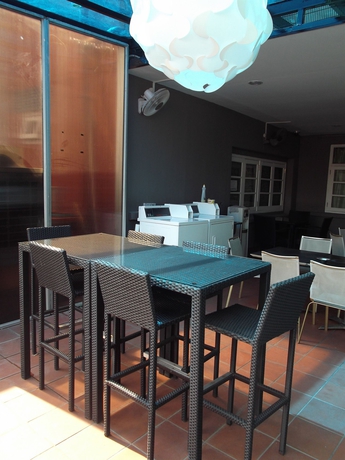 Imagen del bar/restaurante del Hotel Phil Inn. Foto 2
