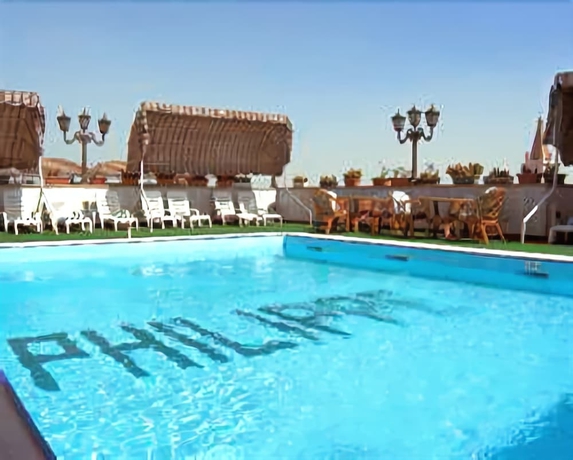 Imagen de la piscina del Hotel Philippe Luxor. Foto 18