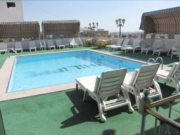 Imagen de la piscina del Hotel Philippe Luxor. Foto 19