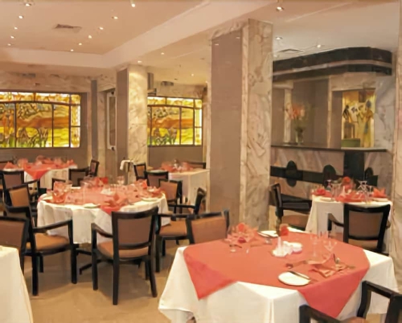 Imagen del bar/restaurante del Hotel Philippe Luxor. Foto 7