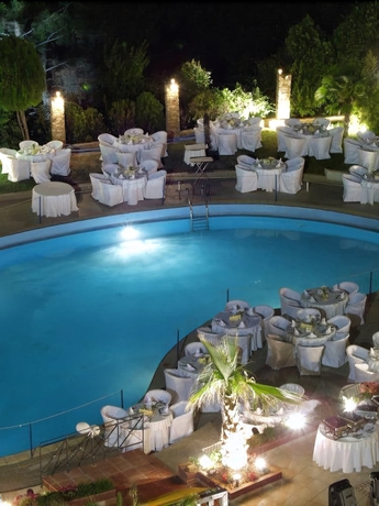 Imagen de la piscina del Hotel Philippion. Foto 17