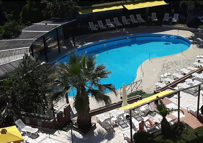 Imagen de la piscina del Hotel Philippion. Foto 18