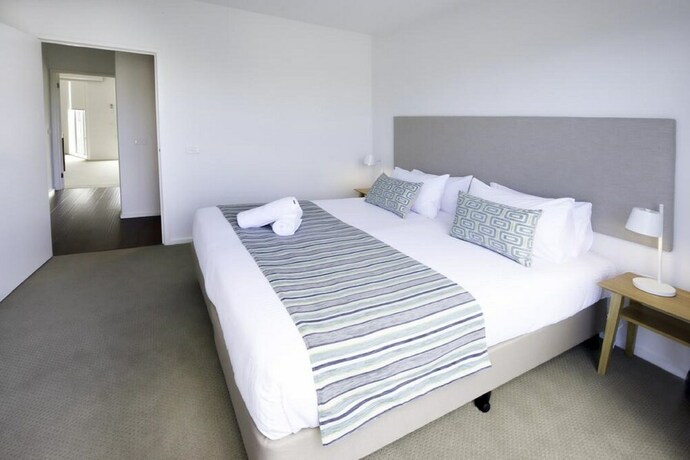 Imagen de la habitación del Hotel Phillip Island Towers. Foto 15
