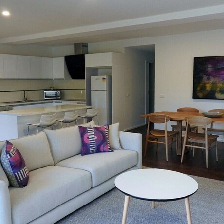 Imagen de la habitación del Hotel Phillip Island Towers. Foto 17