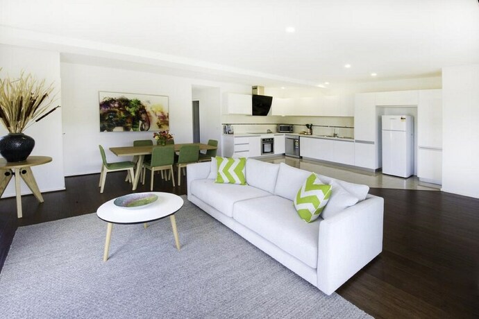 Imagen de la habitación del Hotel Phillip Island Towers. Foto 22