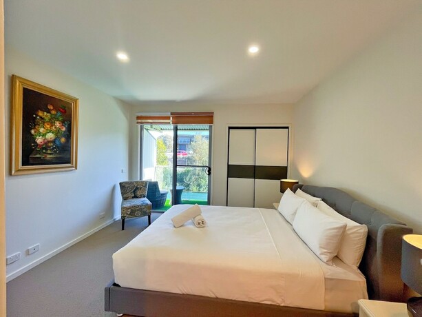 Imagen de la habitación del Hotel Phillip Island Towers. Foto 23