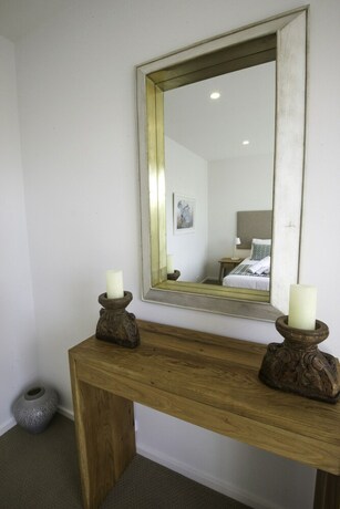 Imagen de la habitación del Hotel Phillip Island Towers. Foto 26