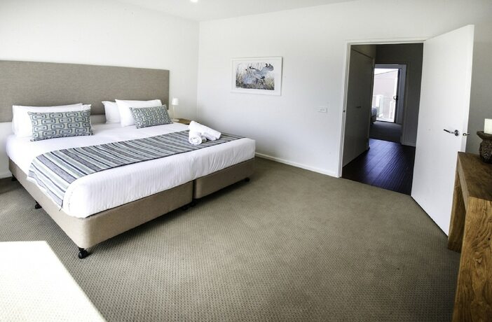 Imagen de la habitación del Hotel Phillip Island Towers. Foto 28