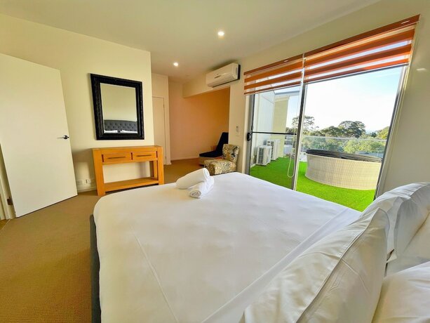 Imagen de la habitación del Hotel Phillip Island Towers. Foto 34