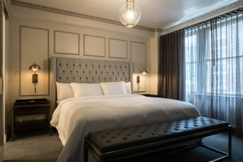 Imagen de la habitación del Hotel Phillips Kansas City Curio Collection By Hilton. Foto 11