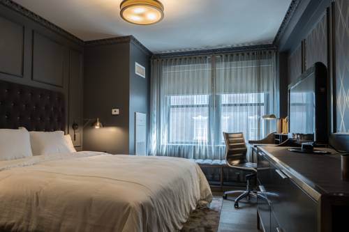 Imagen de la habitación del Hotel Phillips Kansas City Curio Collection By Hilton. Foto 16