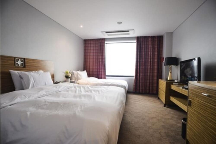 Imagen de la habitación del Hotel Philos. Foto 13