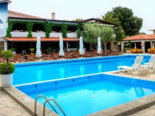 Imagen general del Hotel Philoxenia Bungalows. Foto 10