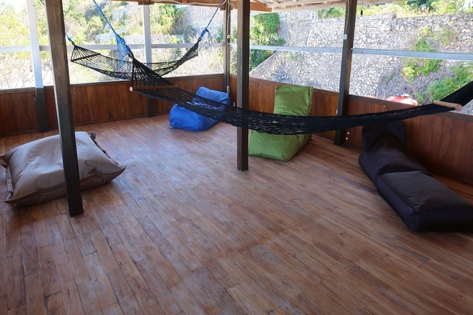 Imagen de los interiores del Hotel Phinisi Hostel Bira. Foto 16