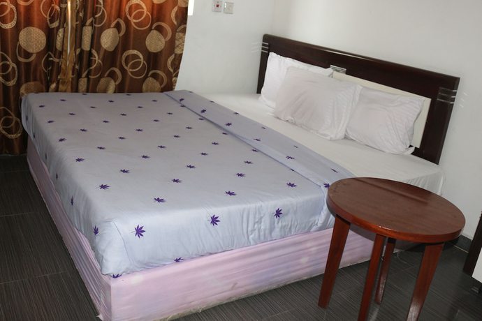 Imagen de la habitación del Hotel Phisbonds. Foto 7