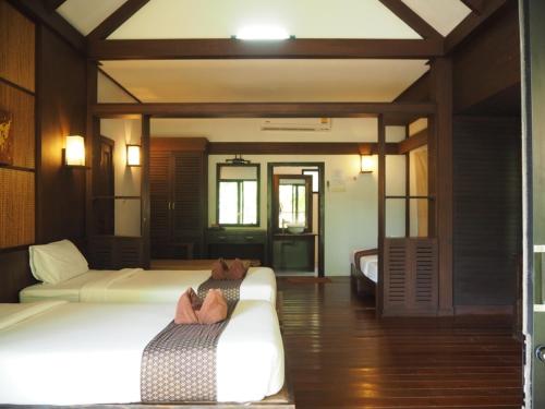 Imagen de la habitación del Hotel Phitharom PP Resort. Foto 4
