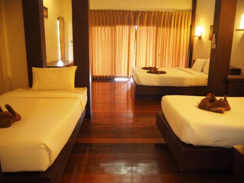 Imagen de la habitación del Hotel Phitharom PP Resort. Foto 6