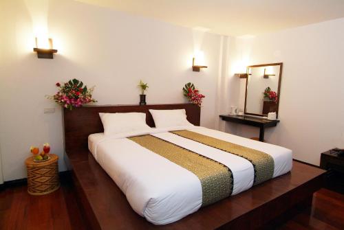 Imagen de la habitación del Hotel Phitharom PP Resort. Foto 8