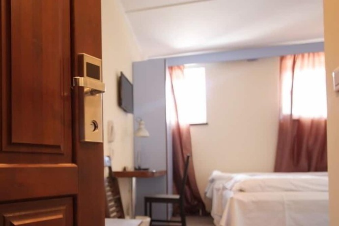 Imagen de la habitación del Hotel Phlogiston. Foto 5