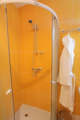 Imagen de la habitación del Hotel Phlogiston. Foto 6