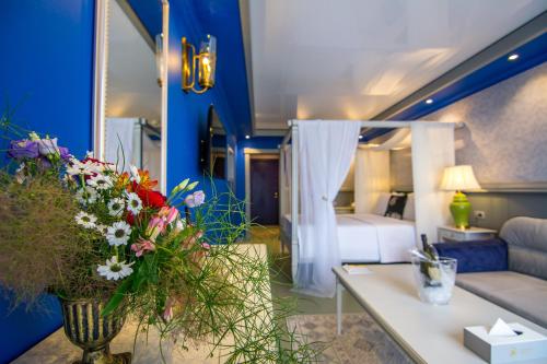 Imagen de la habitación del Hotel Phoenicia Blue View. Foto 16