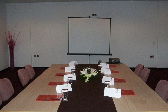 Imagen de los interiores del Hotel Phoenicia Express. Foto 13