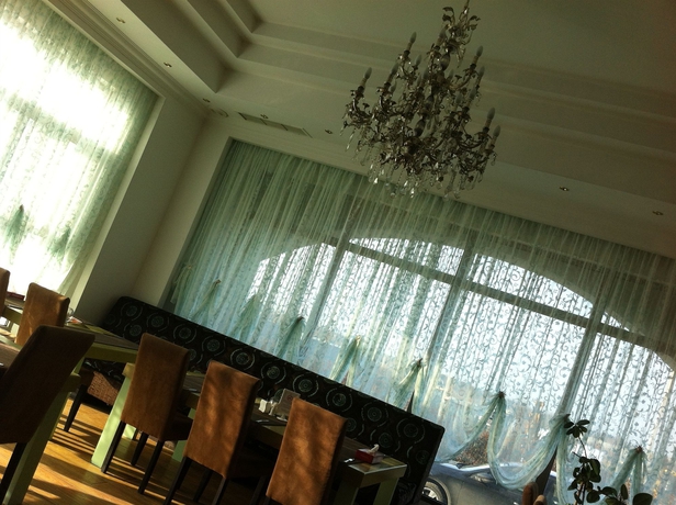 Imagen del bar/restaurante del Hotel Phoenicia Express. Foto 2