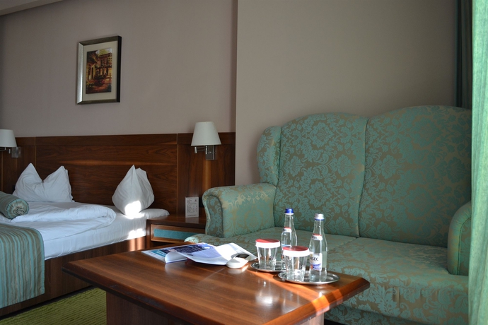 Imagen de la habitación del Hotel Phoenicia Express. Foto 8