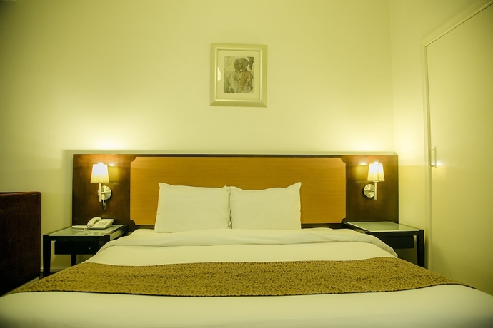 Imagen de la habitación del Hotel Phoenicia. Foto 10